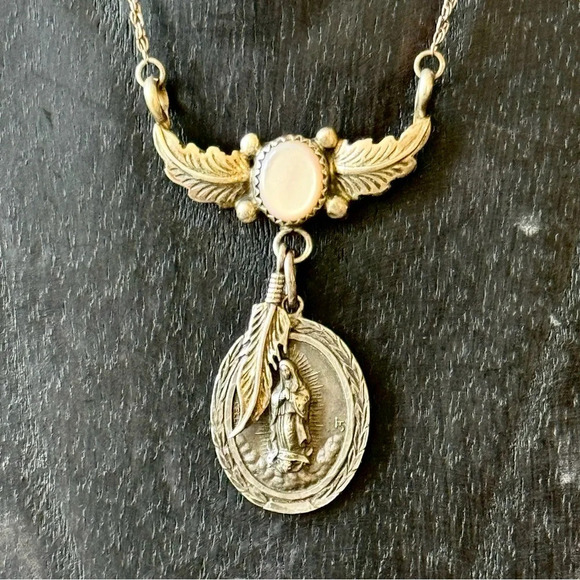 Sterling silver Mary with a feather and pearl Native American reworked piece - Picture 1 of 12